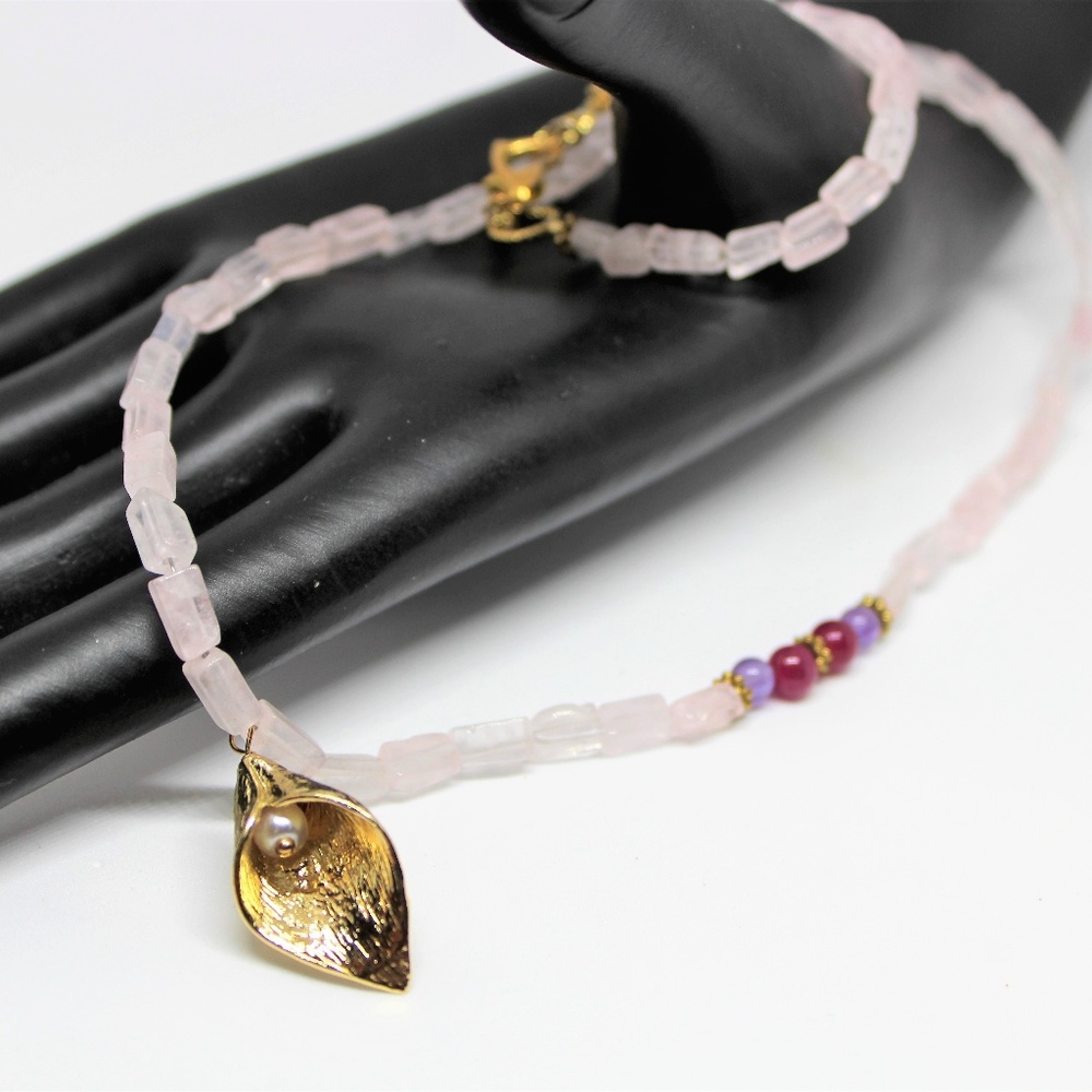Minimalist pink necklace with lily pendant